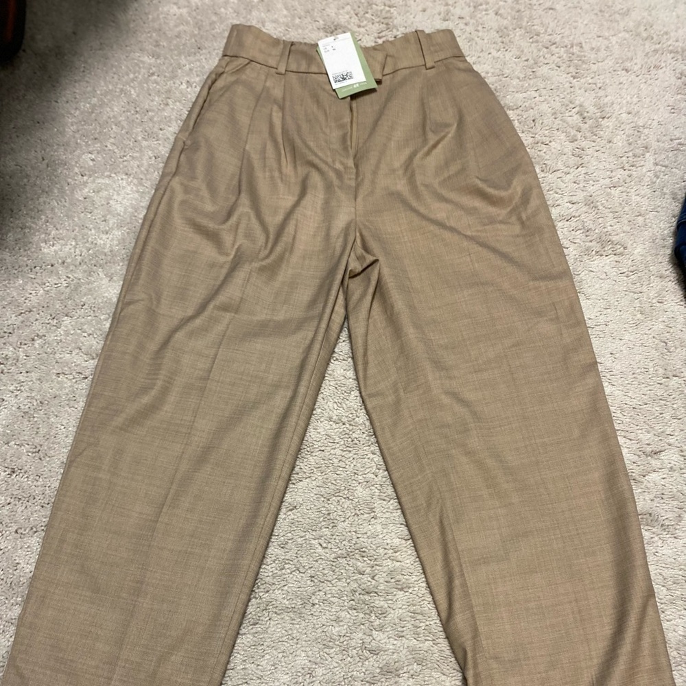 H&M Pleated trousers size 4
